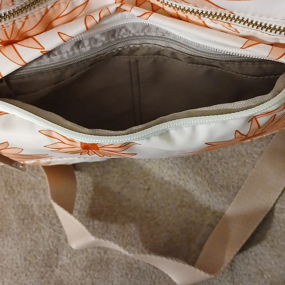 Time and‎ Tru adjustable shoulder strap bag